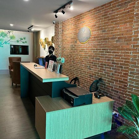 Aden Hotel Макати Экстерьер фото