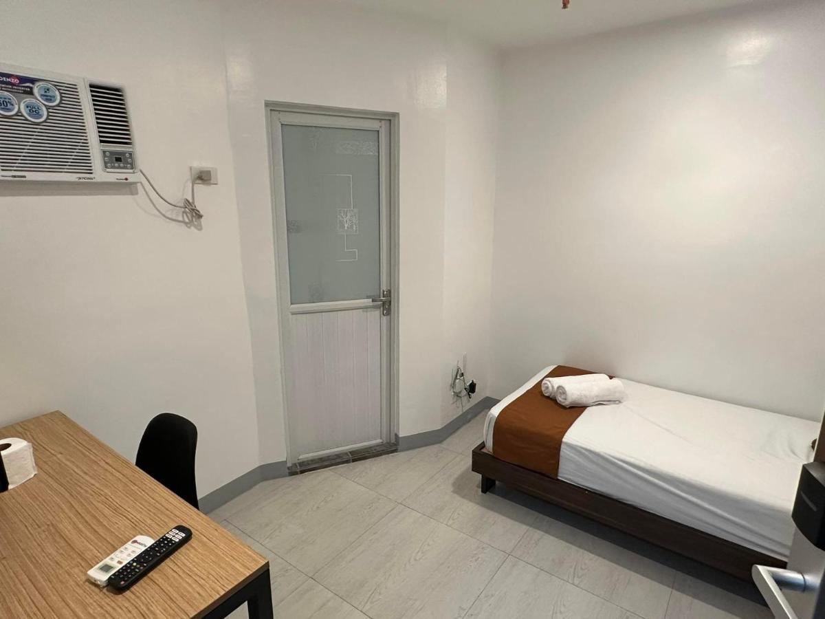 Aden Hotel Макати Экстерьер фото