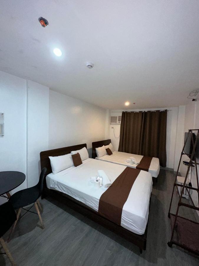 Aden Hotel Макати Экстерьер фото